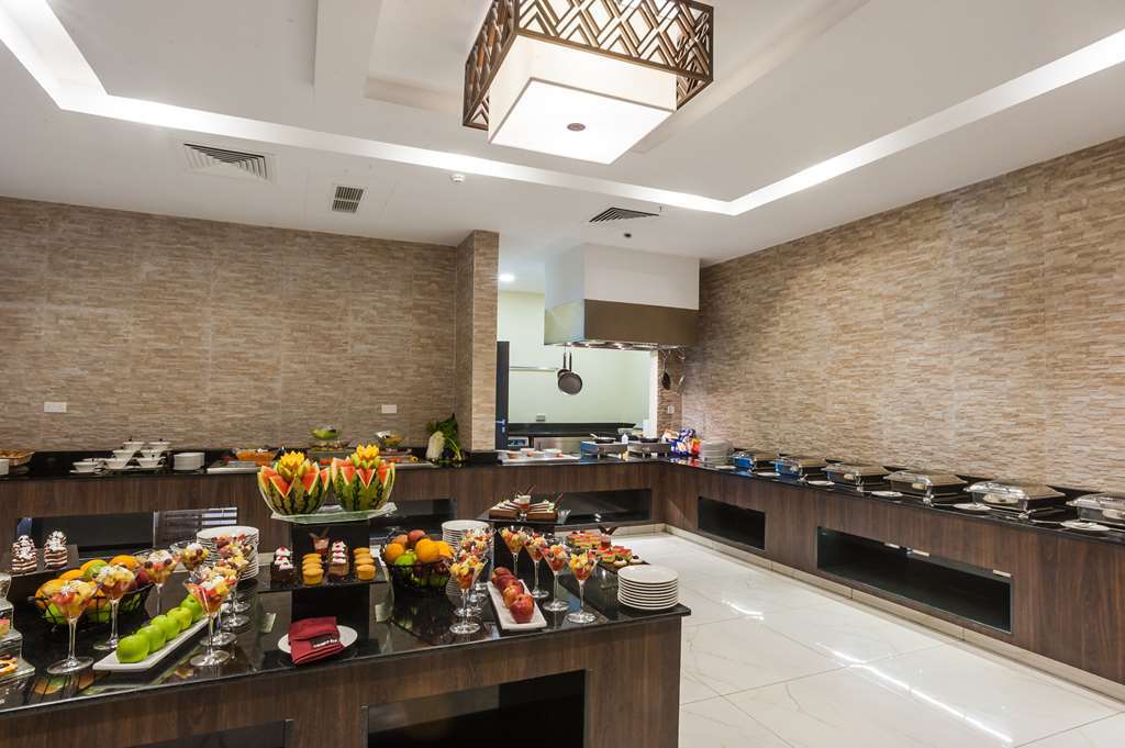 Acacia Premier Hotel Кісуму Ресторан фото